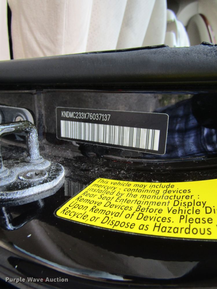 image for item GQ9037 2007 Hyundai Entourage  van