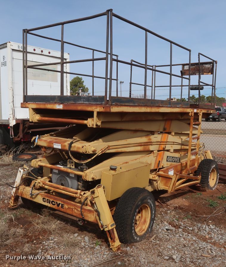 image for item GS9794 Grove SM42RT  scissor lift