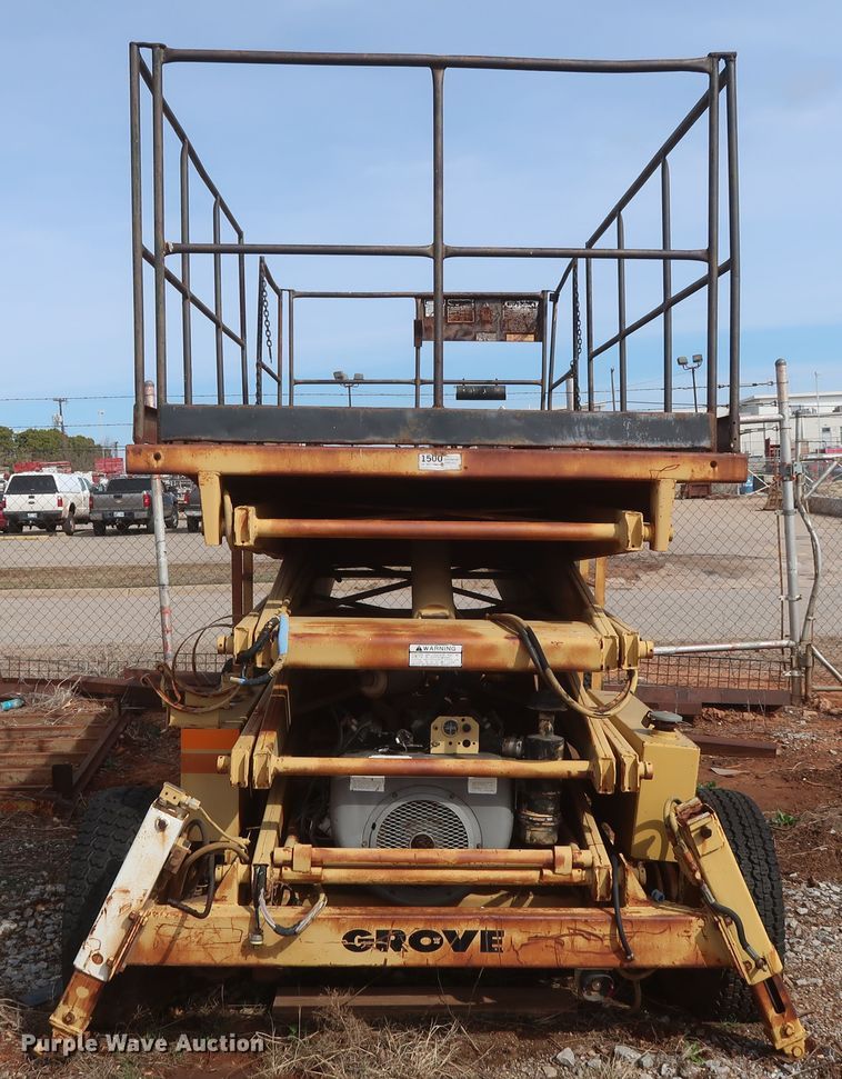 image for item GS9794 Grove SM42RT  scissor lift