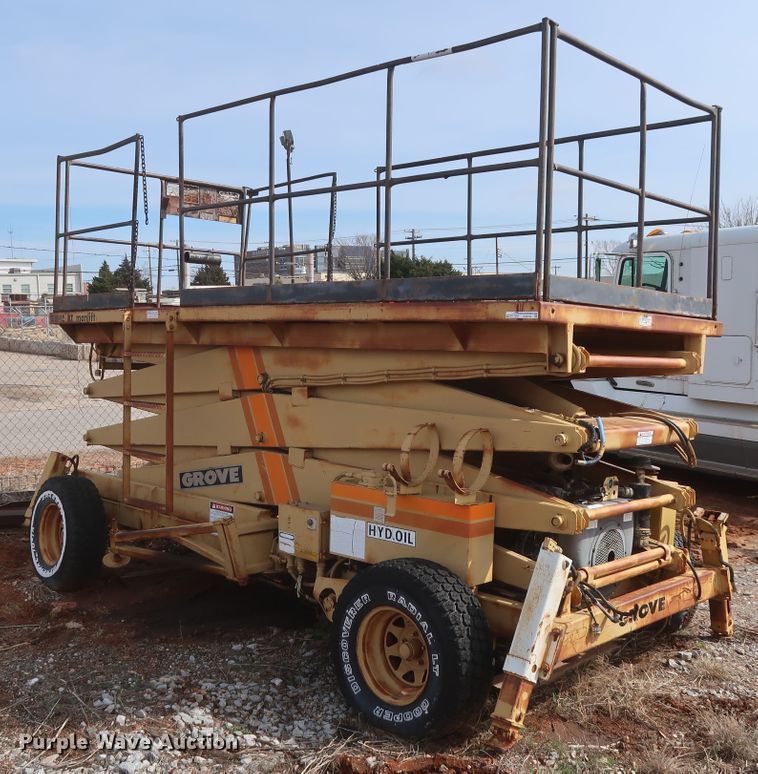 image for item GS9794 Grove SM42RT  scissor lift