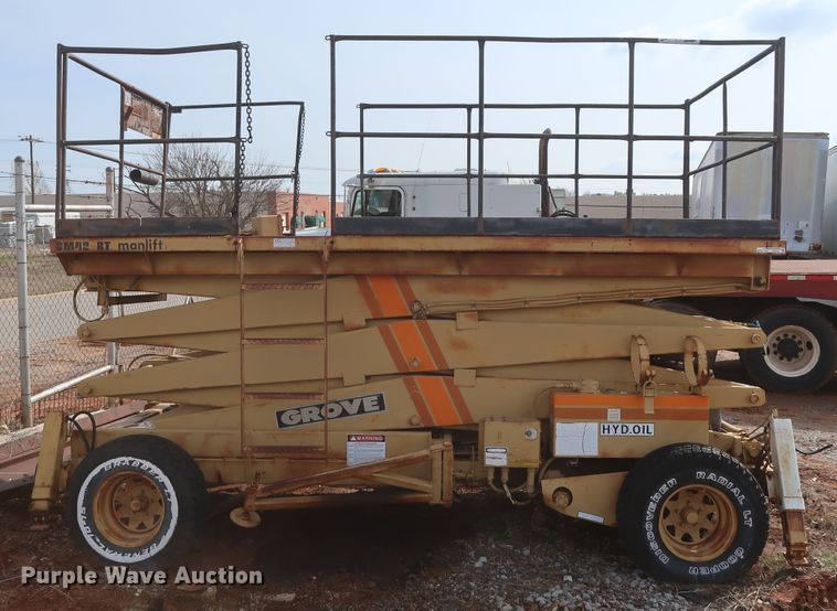 image for item GS9794 Grove SM42RT  scissor lift