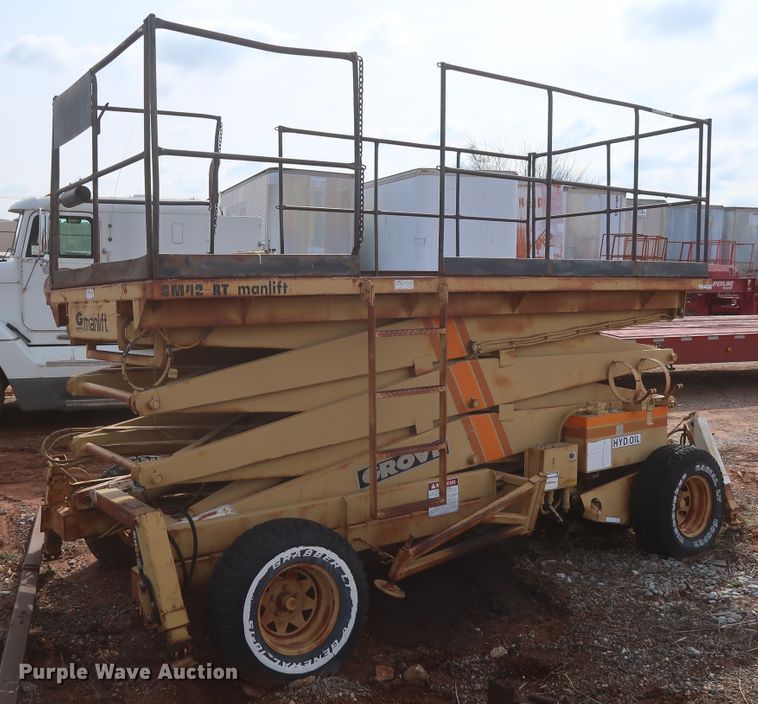 image for item GS9794 Grove SM42RT  scissor lift