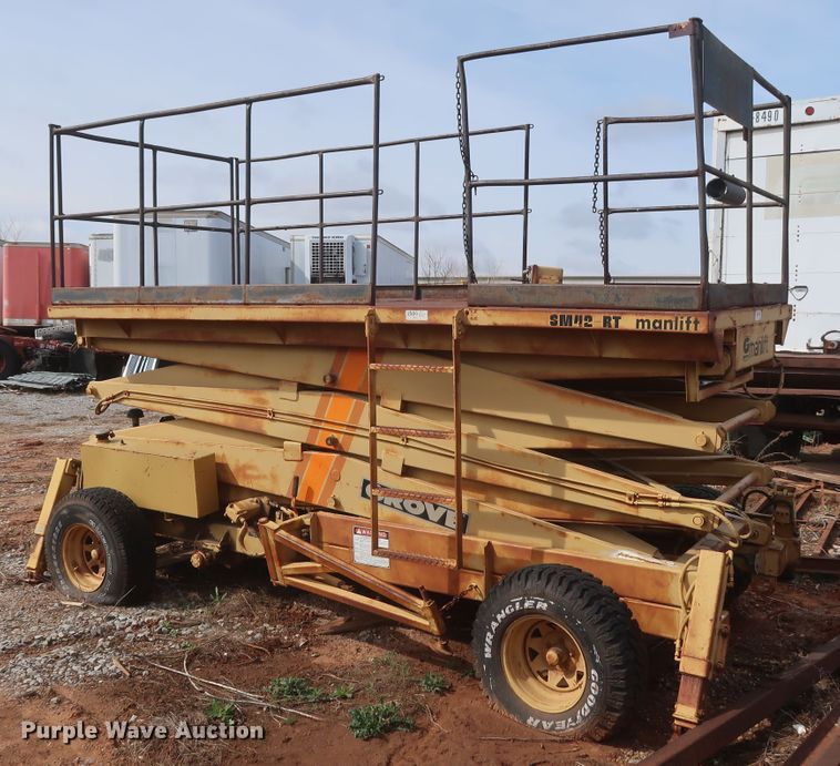 image for item GS9794 Grove SM42RT  scissor lift