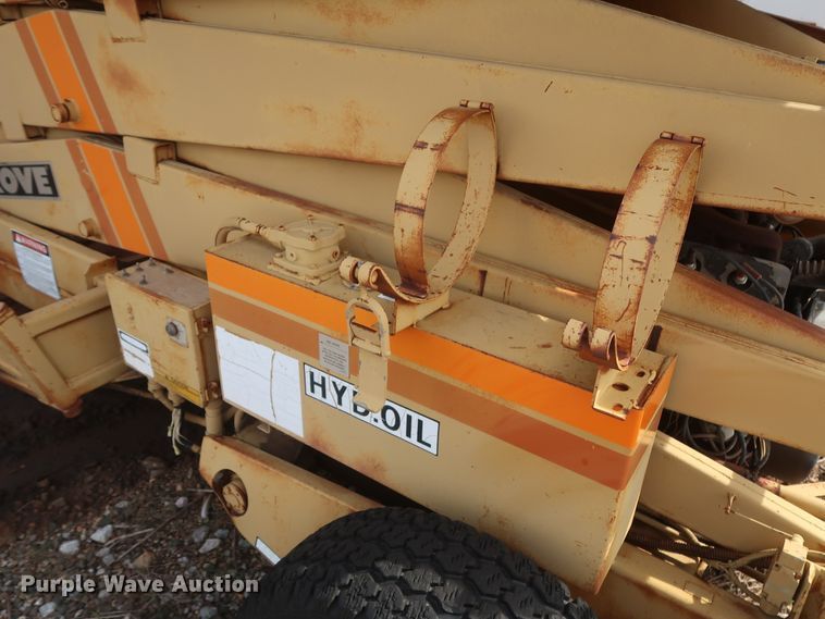 image for item GS9794 Grove SM42RT  scissor lift