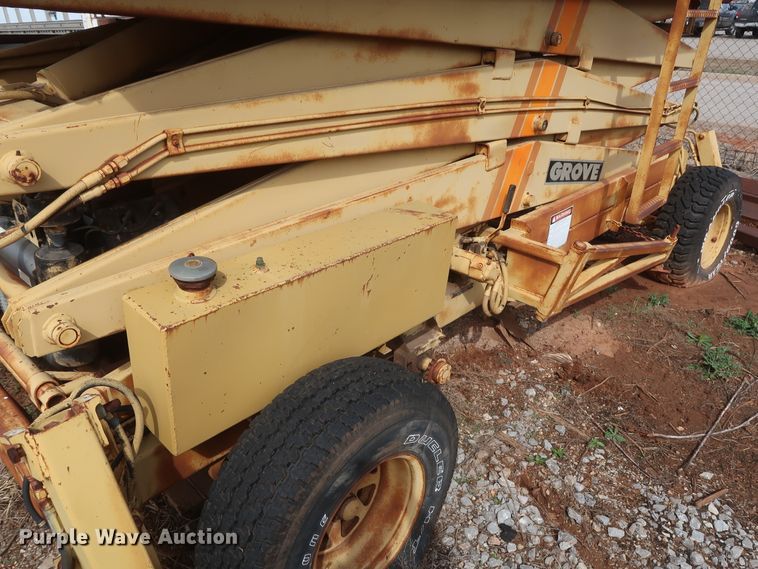 image for item GS9794 Grove SM42RT  scissor lift