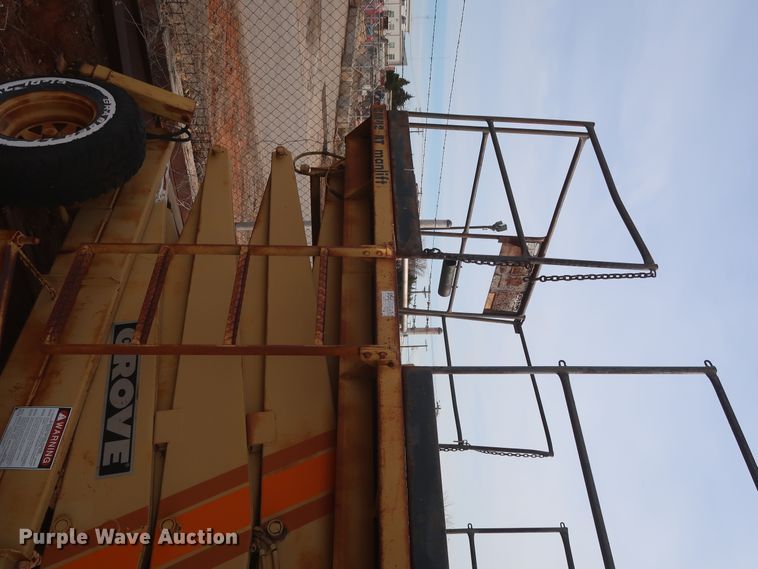 image for item GS9794 Grove SM42RT  scissor lift