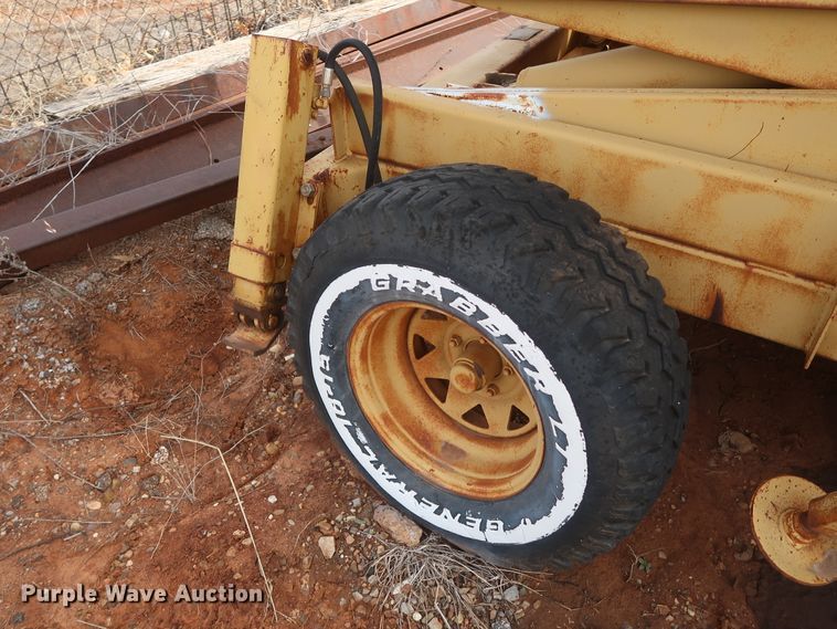 image for item GS9794 Grove SM42RT  scissor lift