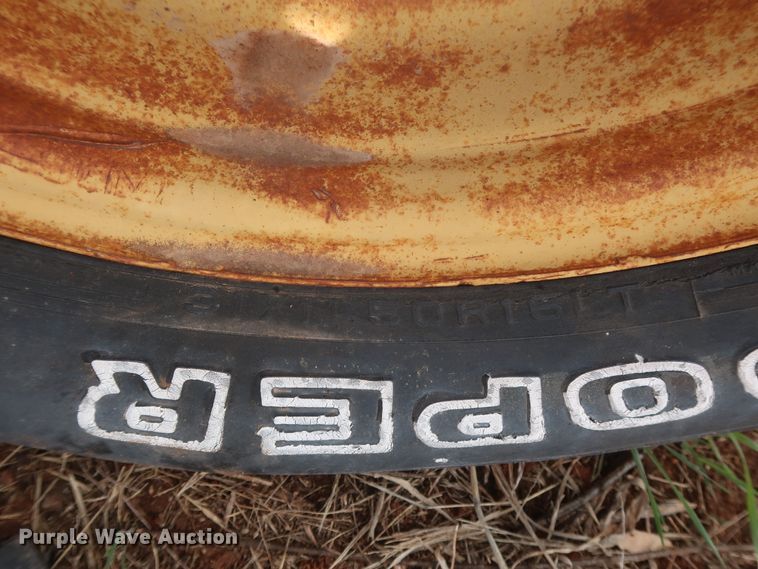 image for item GS9794 Grove SM42RT  scissor lift