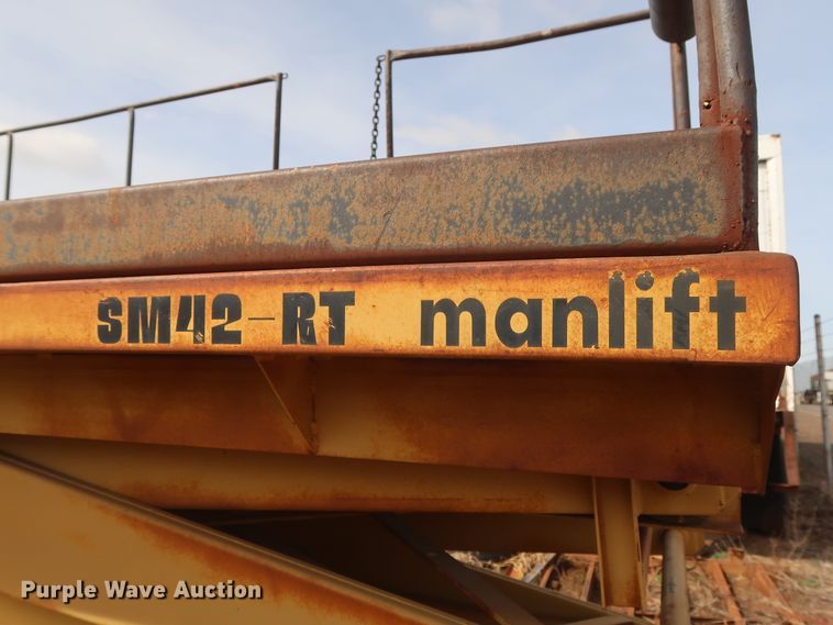 image for item GS9794 Grove SM42RT  scissor lift