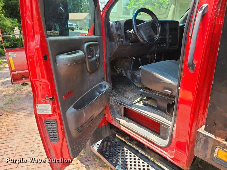 image for item GT9192 2003 Chevrolet C4500  dump truck