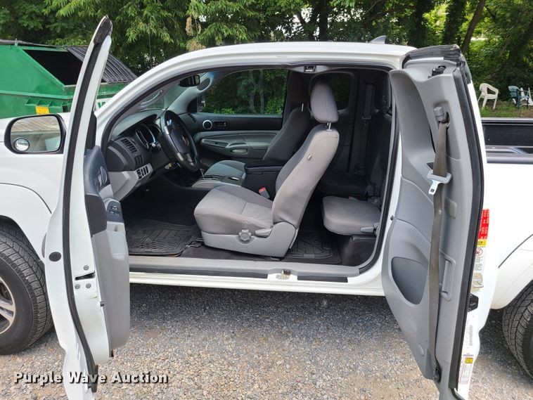 image for item GT9193 2012 Toyota Tacoma  Access Cab pickup truck