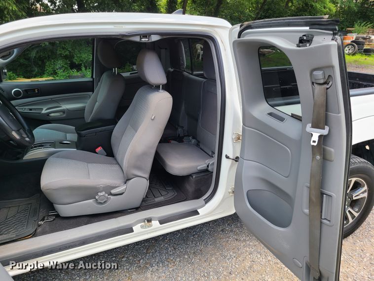 image for item GT9193 2012 Toyota Tacoma  Access Cab pickup truck