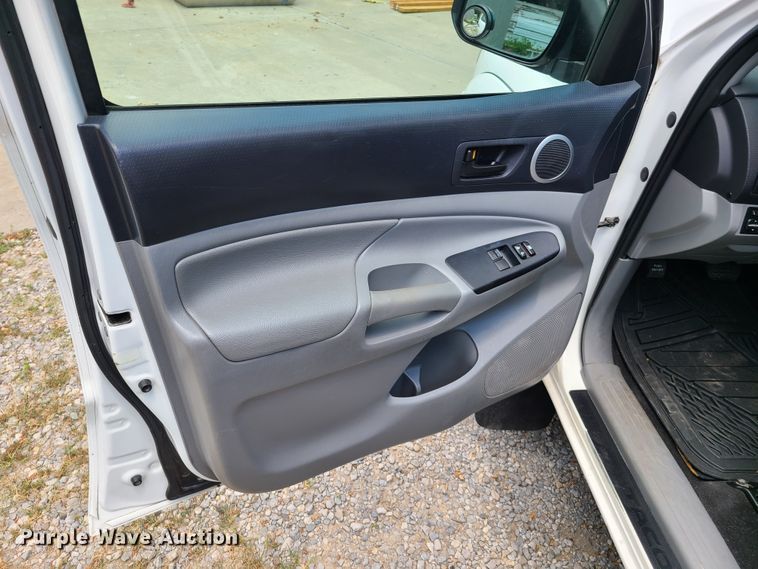 image for item GT9193 2012 Toyota Tacoma  Access Cab pickup truck