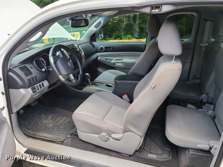 image for item GT9193 2012 Toyota Tacoma  Access Cab pickup truck