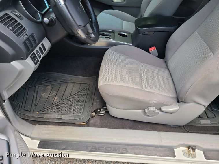 image for item GT9193 2012 Toyota Tacoma  Access Cab pickup truck