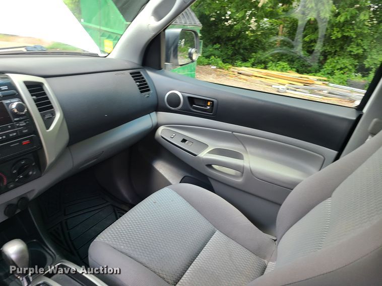 image for item GT9193 2012 Toyota Tacoma  Access Cab pickup truck