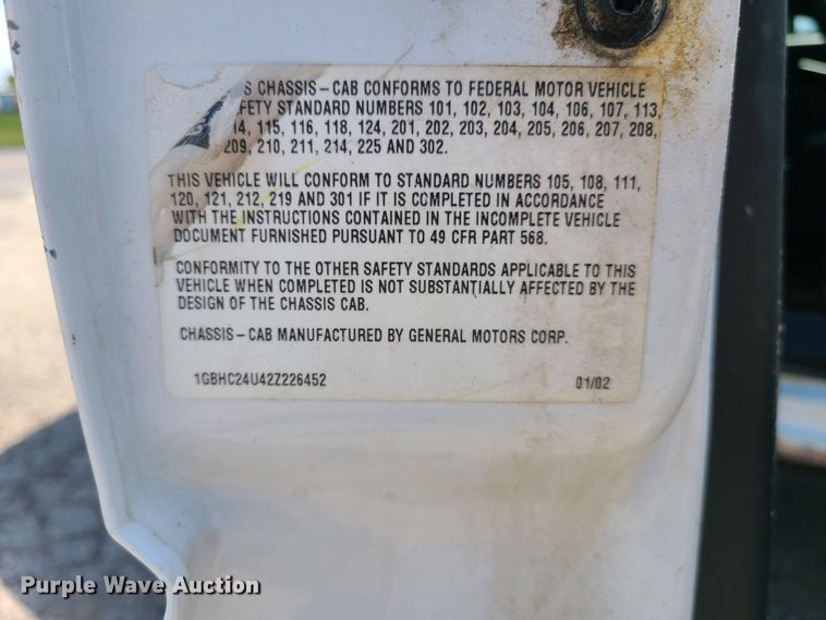 image for item GT9196 2002 Chevrolet Silverado 2500HD  utility bed pickup truck