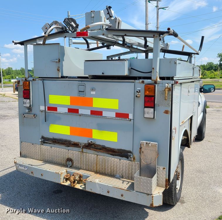 image for item GT9196 2002 Chevrolet Silverado 2500HD  utility bed pickup truck