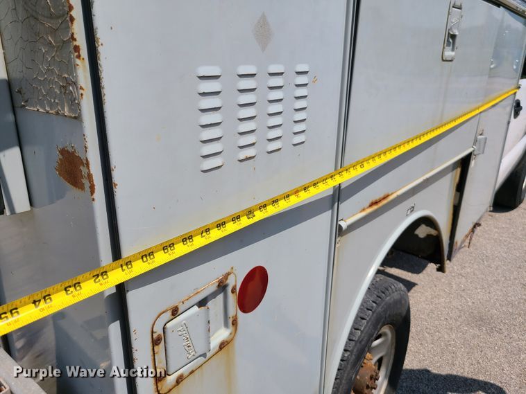 image for item GT9196 2002 Chevrolet Silverado 2500HD  utility bed pickup truck