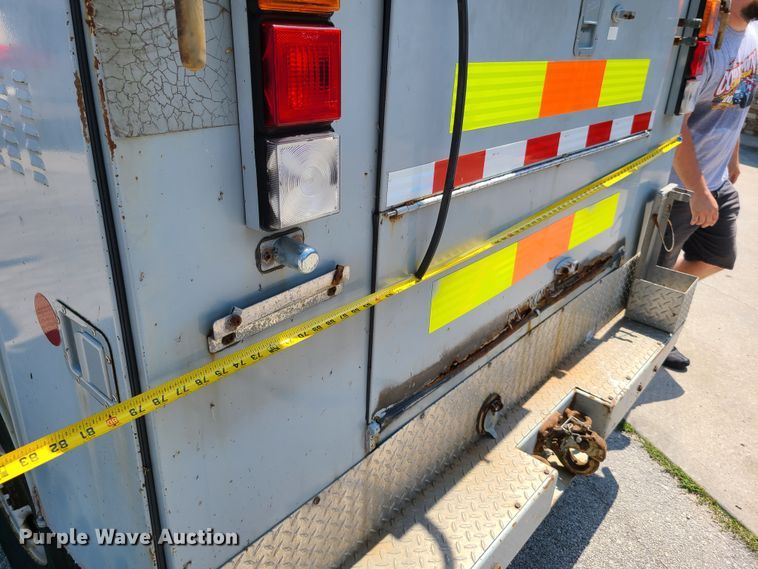 image for item GT9196 2002 Chevrolet Silverado 2500HD  utility bed pickup truck