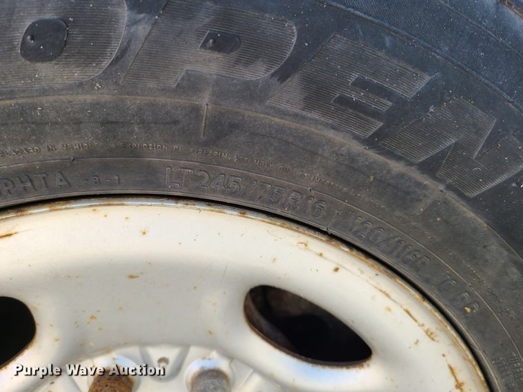 image for item GT9196 2002 Chevrolet Silverado 2500HD  utility bed pickup truck