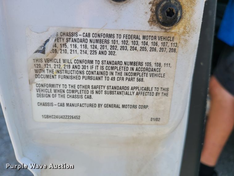 image for item GT9196 2002 Chevrolet Silverado 2500HD  utility bed pickup truck