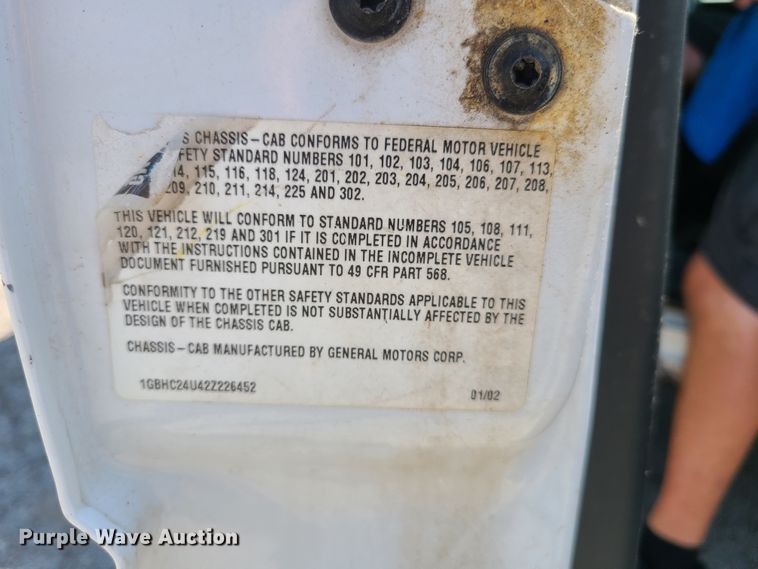 image for item GT9196 2002 Chevrolet Silverado 2500HD  utility bed pickup truck