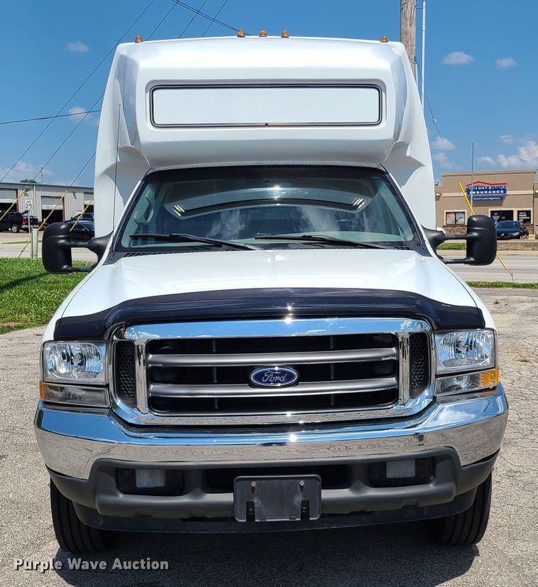 image for item GT9197 1999 Ford F550  shuttle bus