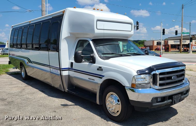 image for item GT9197 1999 Ford F550  shuttle bus