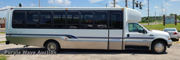 image for item GT9197 1999 Ford F550  shuttle bus