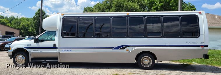 image for item GT9197 1999 Ford F550  shuttle bus