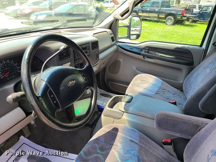 image for item GT9197 1999 Ford F550  shuttle bus