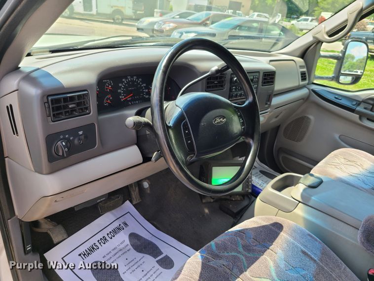 image for item GT9197 1999 Ford F550  shuttle bus