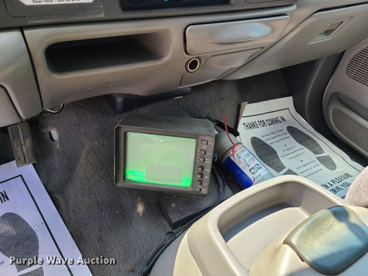 image for item GT9197 1999 Ford F550  shuttle bus