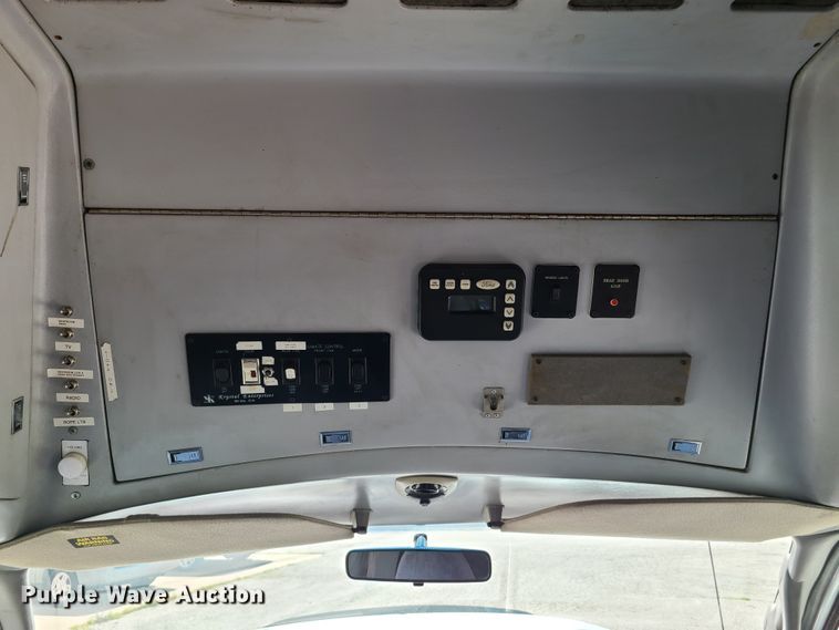 image for item GT9197 1999 Ford F550  shuttle bus