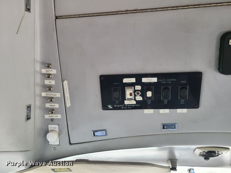 image for item GT9197 1999 Ford F550  shuttle bus