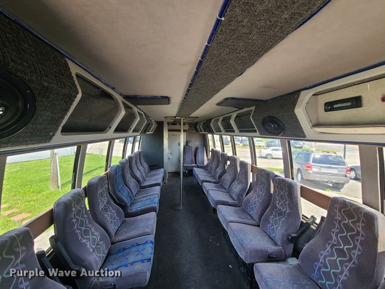 image for item GT9197 1999 Ford F550  shuttle bus