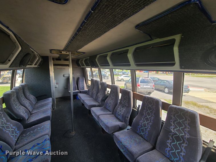 image for item GT9197 1999 Ford F550  shuttle bus