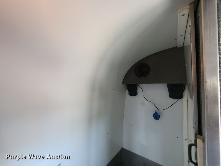 image for item GT9197 1999 Ford F550  shuttle bus