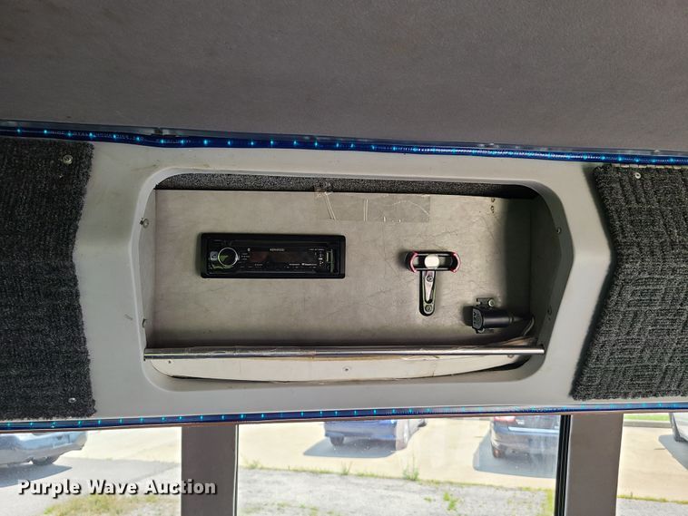 image for item GT9197 1999 Ford F550  shuttle bus