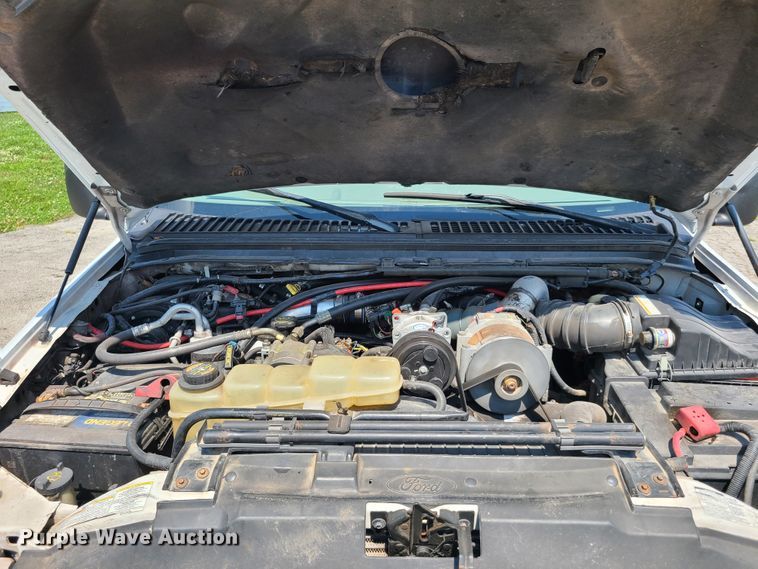 image for item GT9197 1999 Ford F550  shuttle bus