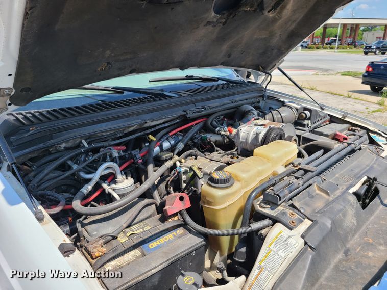 image for item GT9197 1999 Ford F550  shuttle bus