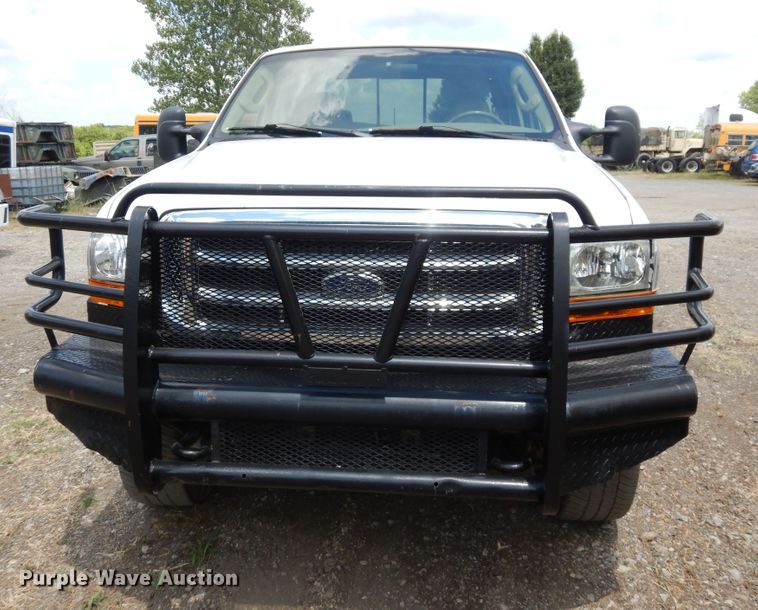 image for item GT9322 2004 Ford F350 Super Duty  Crew Cab pickup truck