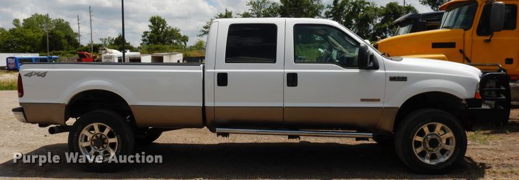 image for item GT9322 2004 Ford F350 Super Duty  Crew Cab pickup truck