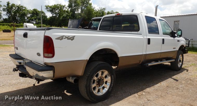 image for item GT9322 2004 Ford F350 Super Duty  Crew Cab pickup truck