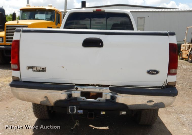 image for item GT9322 2004 Ford F350 Super Duty  Crew Cab pickup truck