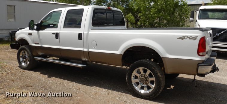 image for item GT9322 2004 Ford F350 Super Duty  Crew Cab pickup truck