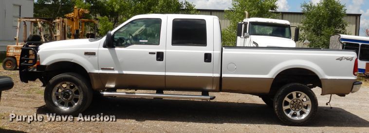 image for item GT9322 2004 Ford F350 Super Duty  Crew Cab pickup truck