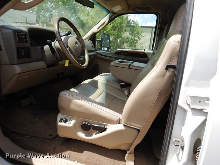 image for item GT9322 2004 Ford F350 Super Duty  Crew Cab pickup truck