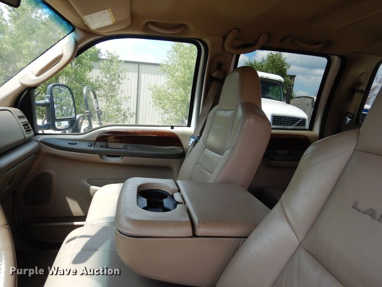 image for item GT9322 2004 Ford F350 Super Duty  Crew Cab pickup truck